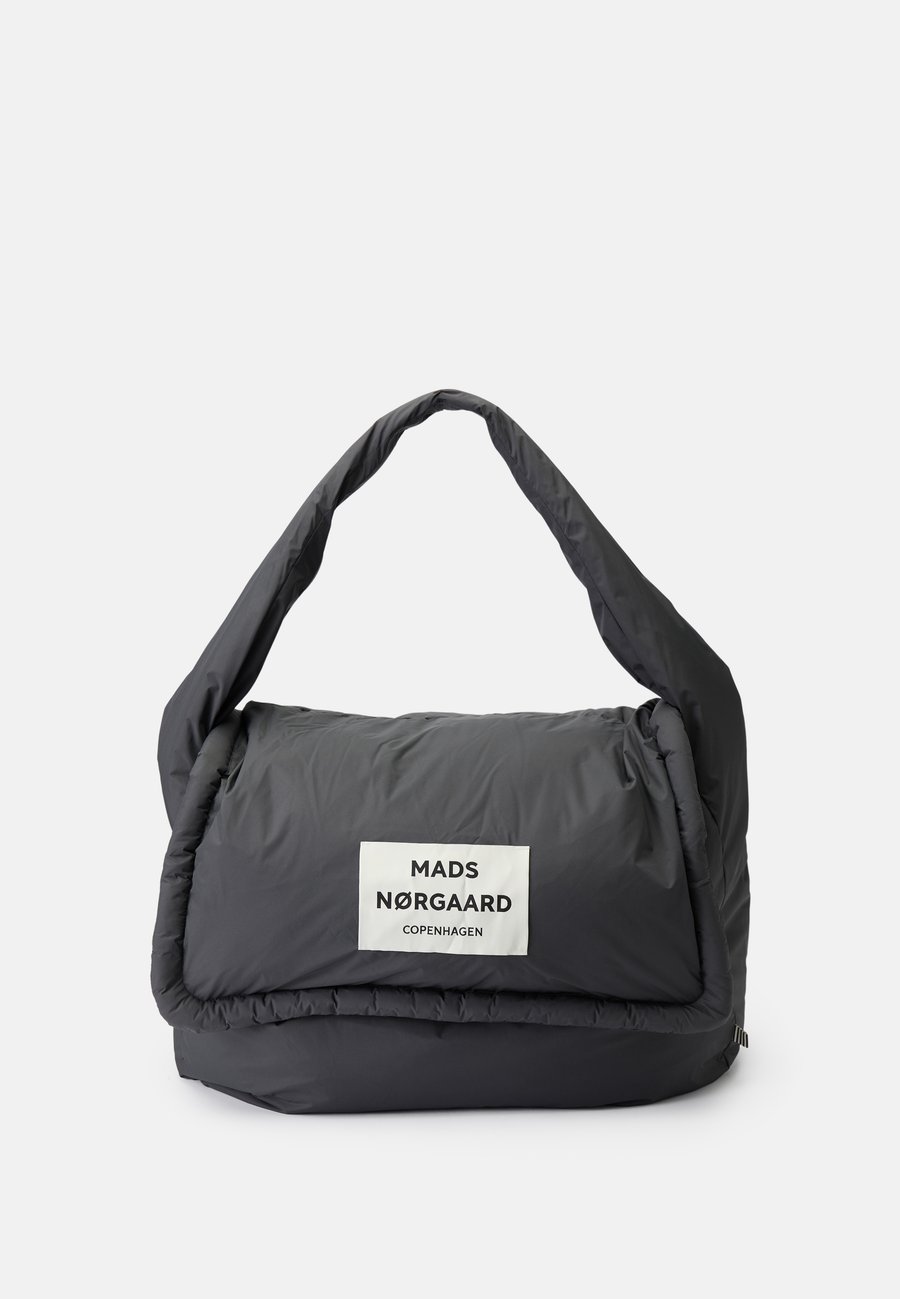 Сумка Mads Nørgaard PILLOW BOMB BAG, Asphalt/Grey
Сумка Mads Nørgaard PILLOW BOMB BAG, Asphalt/Grey