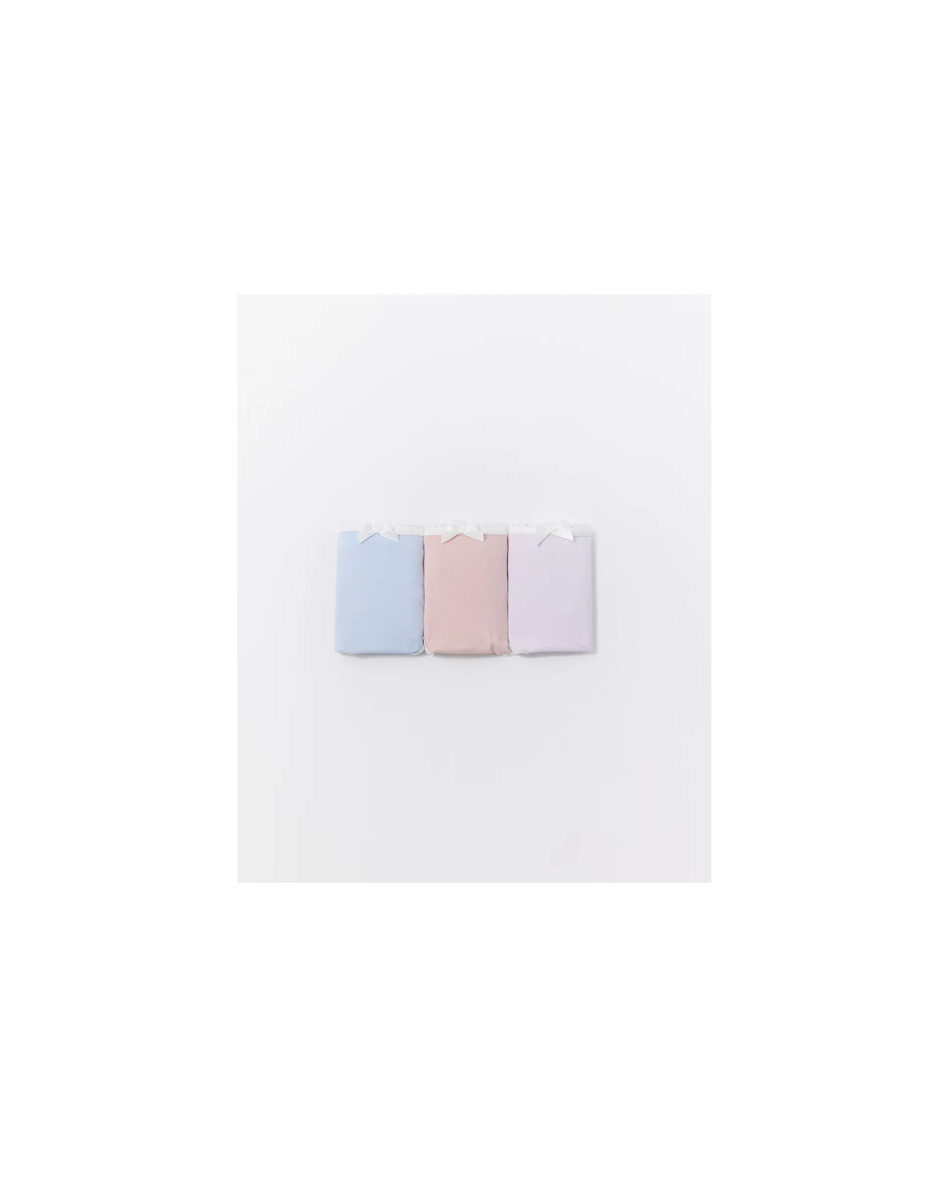 Комплект кружевных трусиков-бикини Sfera, мультиколор
Комплект кружевных трусиков-бикини Sfera, мультиколор