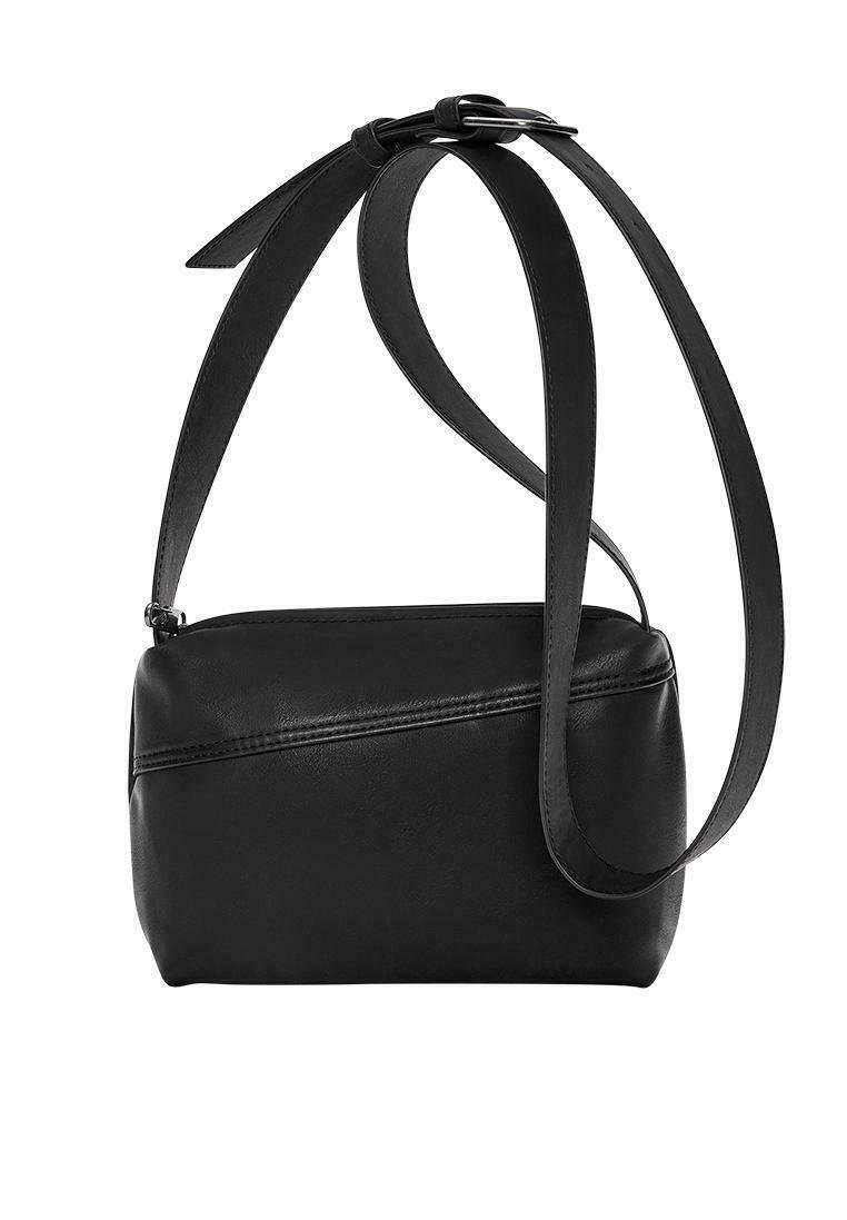 Сумка кросс-боди PULL&BEAR Cross body bag, Black
Сумка кросс-боди PULL&BEAR Cross body bag, Black