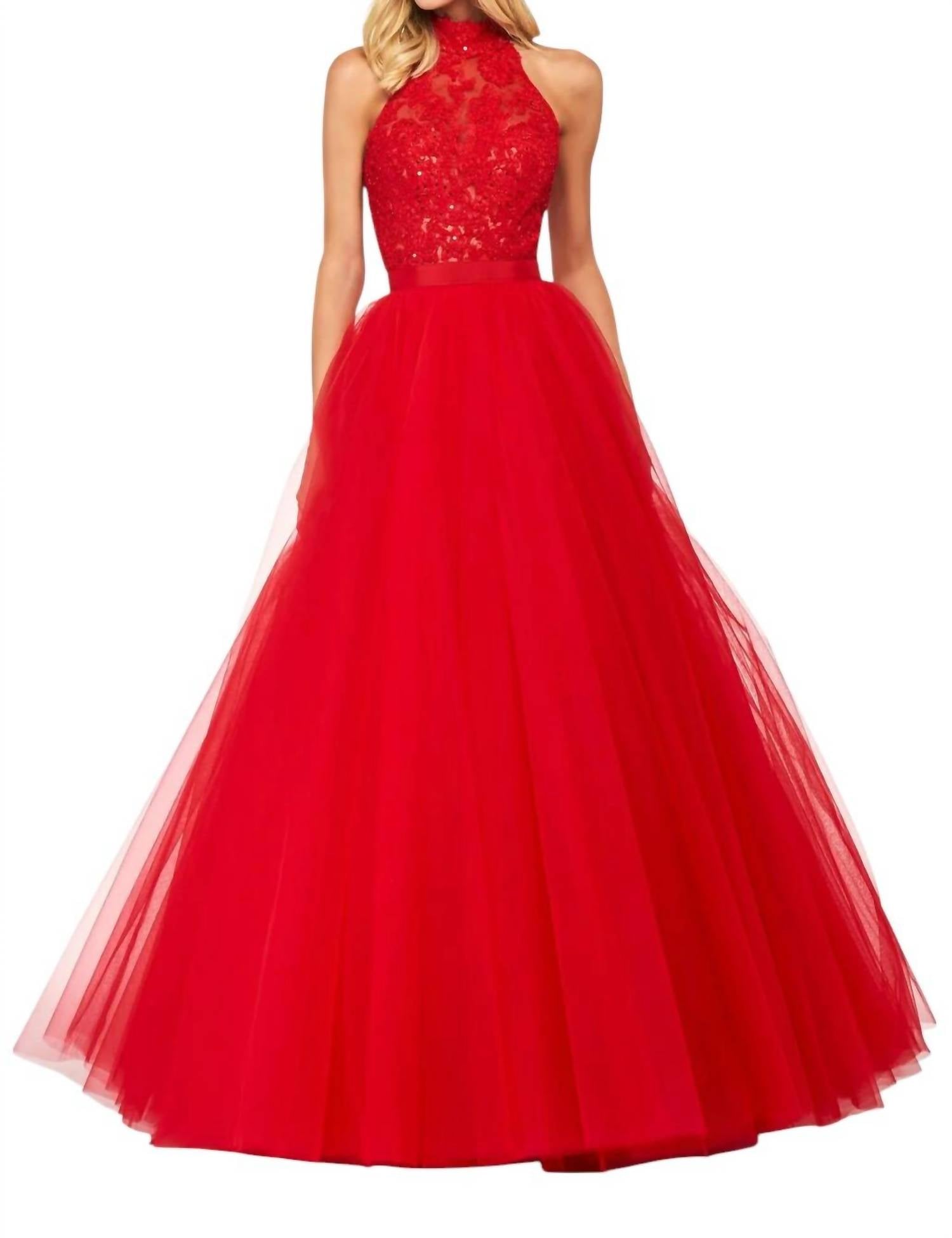 Красное выпускное платье с объемной юбкой и бретелью на шее Sherri Hill
Красное выпускное платье с объемной юбкой и бретелью на шее Sherri Hill