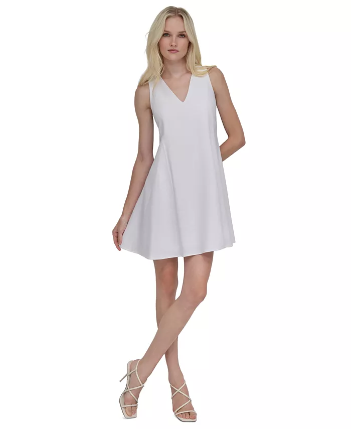 Мини-платье с V-образным вырезом и расклешенным силуэтом, для миниатюрных размеров DKNY, коричневый/бежевый
Мини-платье с V-образным вырезом и расклешенным силуэтом, для миниатюрных размеров DKNY, коричневый/бежевый