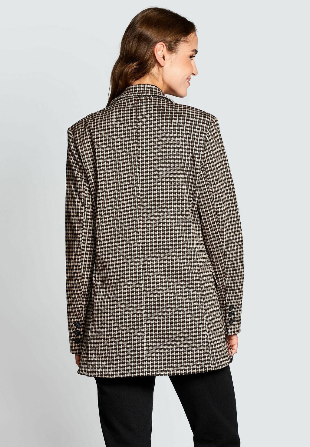 Короткое пальто CATIRA Zhrill, черный
Короткое пальто CATIRA Zhrill, черный