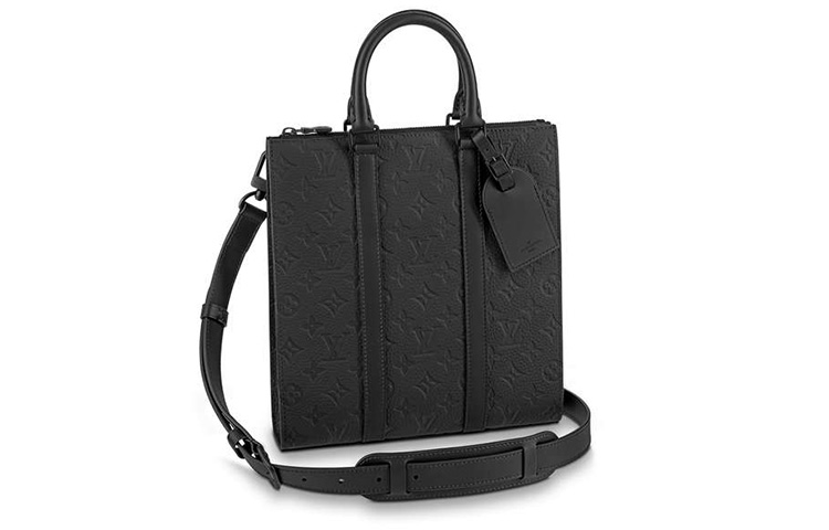 Сумка Sac Plat из кожи Taurillon с возможностью ношения через плечо или в руках Классическая мужская черная LOUIS VUITTON
Сумка Sac Plat из кожи Taurillon с возможностью ношения через плечо или в руках Классическая мужская черная LOUIS VUITTON