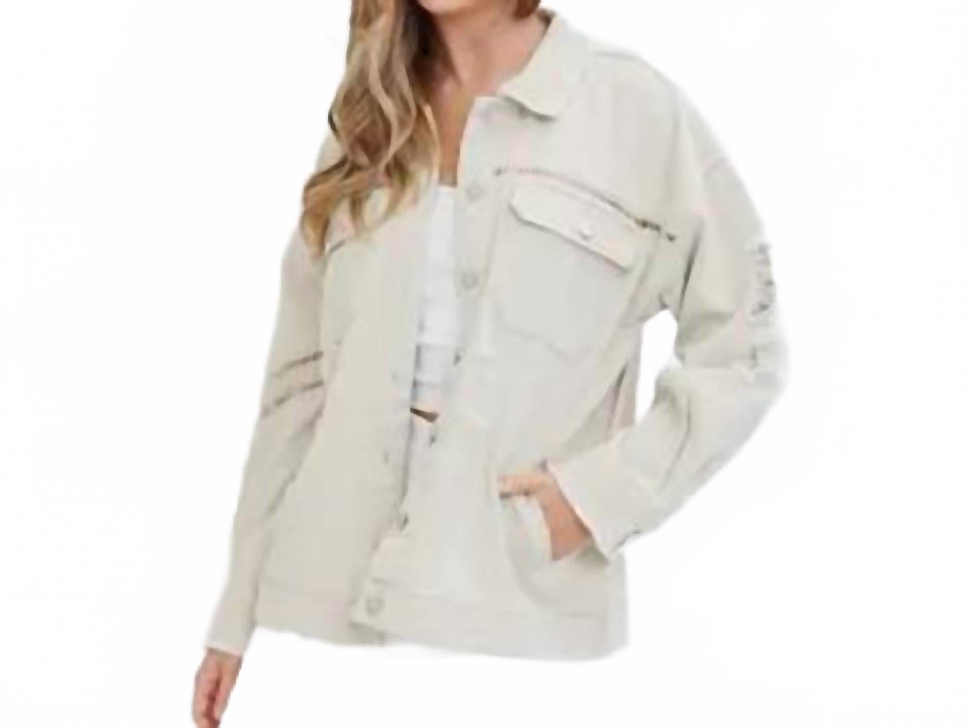 Выцветшая куртка бежевого цвета с потертостями Blue B
Выцветшая куртка бежевого цвета с потертостями Blue B