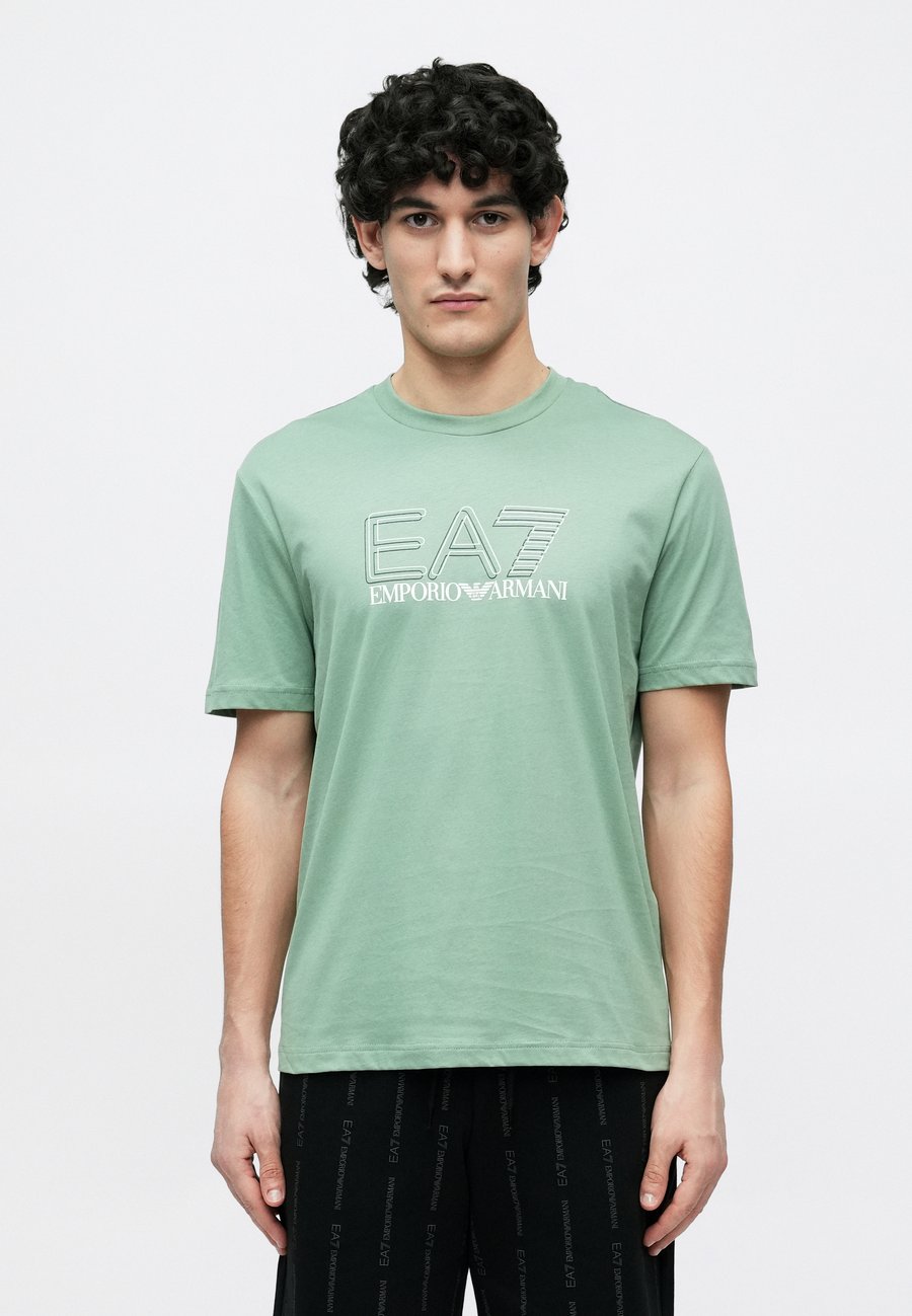 Футболка EA7 Emporio Armani TRAIN VISIBILITY TEE, Green Bay/Light Green, Зеленый, Футболка EA7 Emporio Armani TRAIN VISIBILITY TEE, Green Bay/Light Green
Футболка EA7 Emporio Armani TRAIN VISIBILITY TEE, Green Bay/Light Green, Зеленый, Футболка EA7 Emporio Armani TRAIN VISIBILITY TEE, Green Bay/Light Green