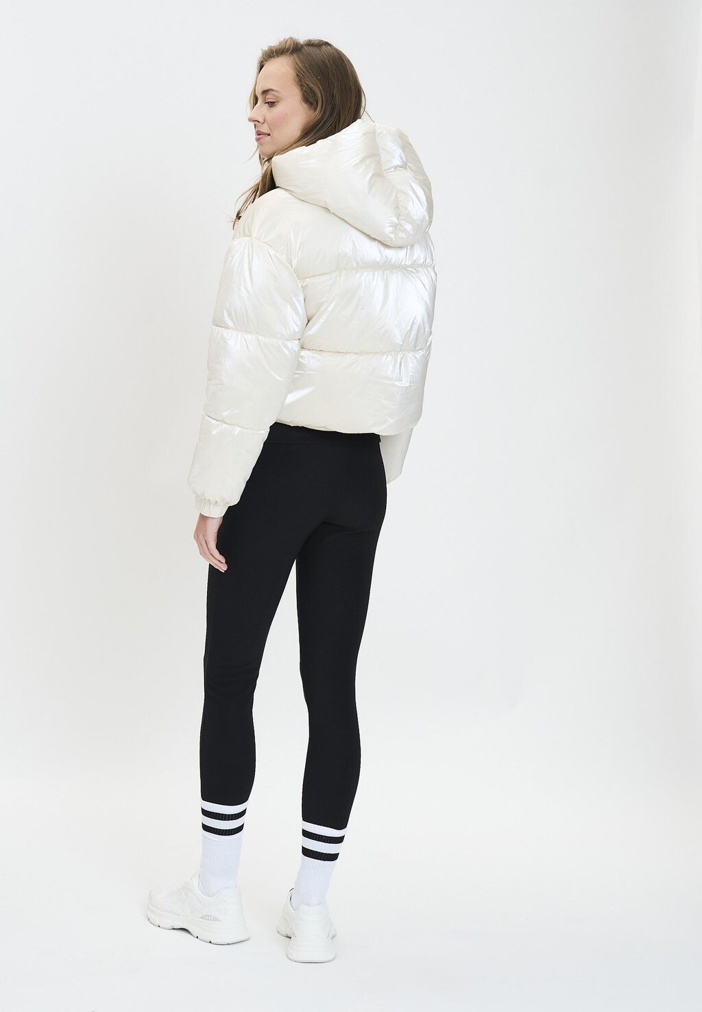 Зимняя куртка CROPPED METALIC PUFFER RESPECT, молочный, Белый, Зимняя куртка CROPPED METALIC PUFFER RESPECT, молочный
Зимняя куртка CROPPED METALIC PUFFER RESPECT, молочный, Белый, Зимняя куртка CROPPED METALIC PUFFER RESPECT, молочный