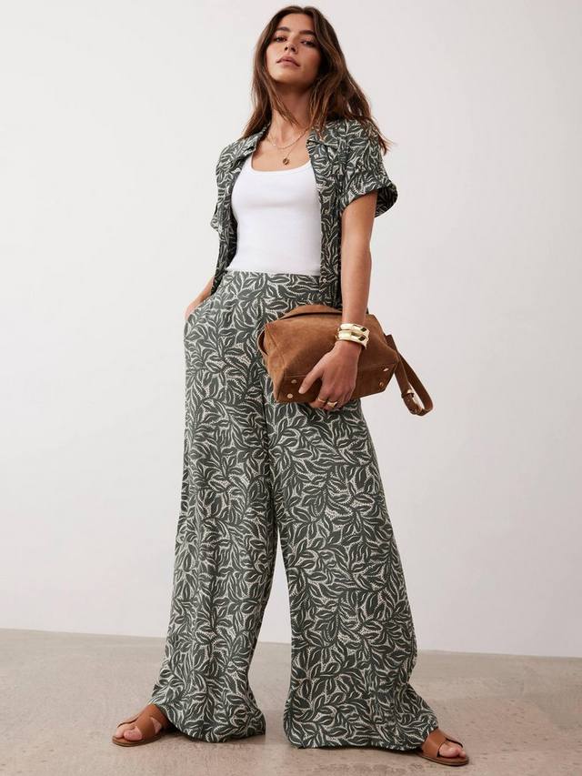 Широкие брюки с принтом листьев Mint Velvet, Khaki
Широкие брюки с принтом листьев Mint Velvet, Khaki