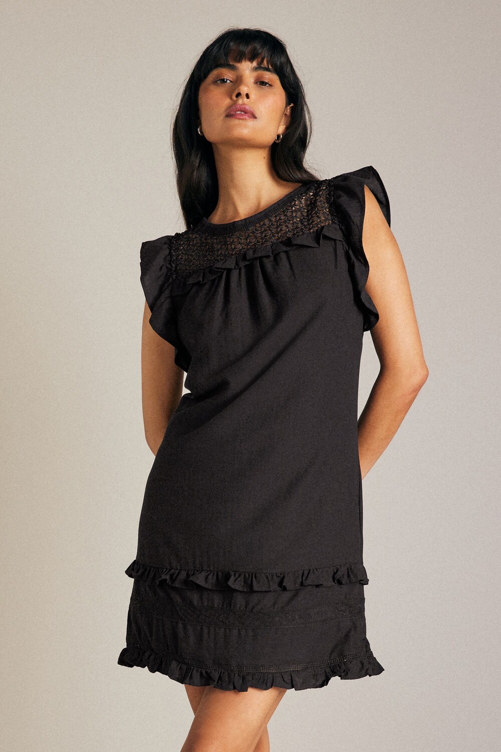 Мини платье из 100% хлопка с кружевными вставками и оборками на рукавах Next, черный
Мини платье из 100% хлопка с кружевными вставками и оборками на рукавах Next, черный