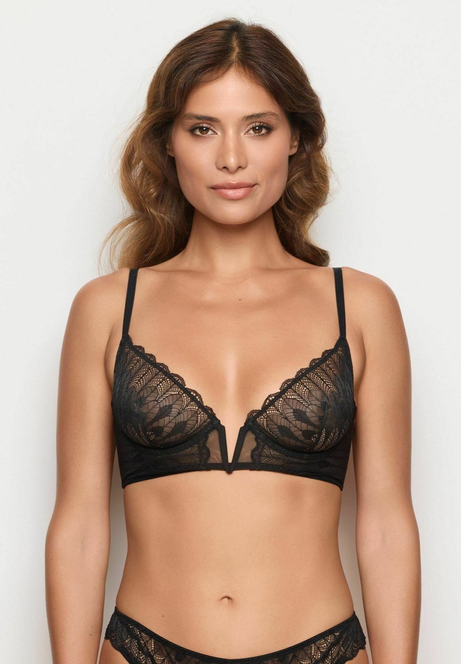 Бюстгальтер Yamamay Underwired bra, Black Floral/Black
Бюстгальтер Yamamay Underwired bra, Black Floral/Black