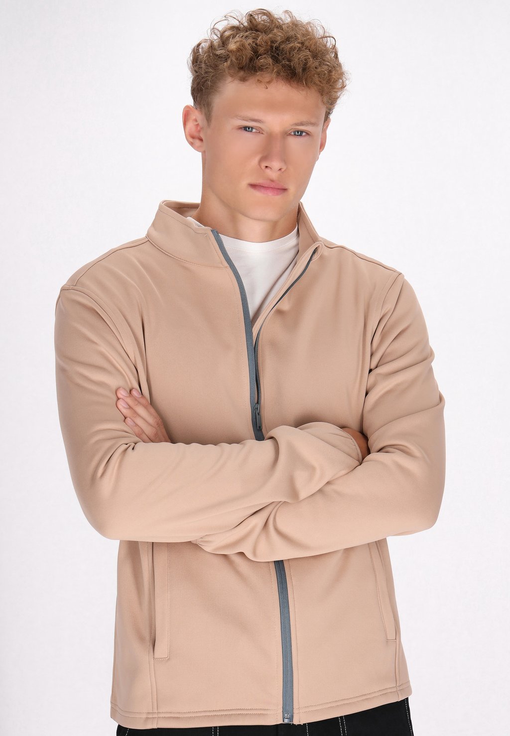 Тренировочная куртка Mo, бежевый
Тренировочная куртка Mo, бежевый
