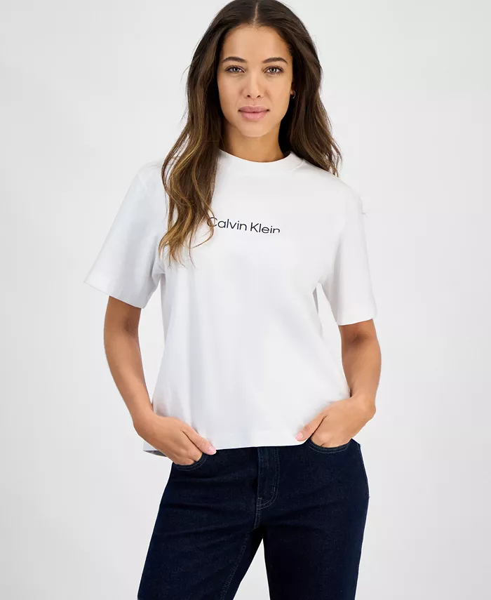 Женская хлопковая футболка свободного кроя с логотипом Calvin Klein Jeans, белый 
Женская хлопковая футболка свободного кроя с логотипом Calvin Klein Jeans, белый