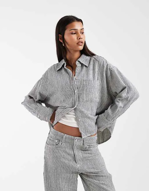 Бежевая льняная рубашка в полоску GAP
Бежевая льняная рубашка в полоску GAP