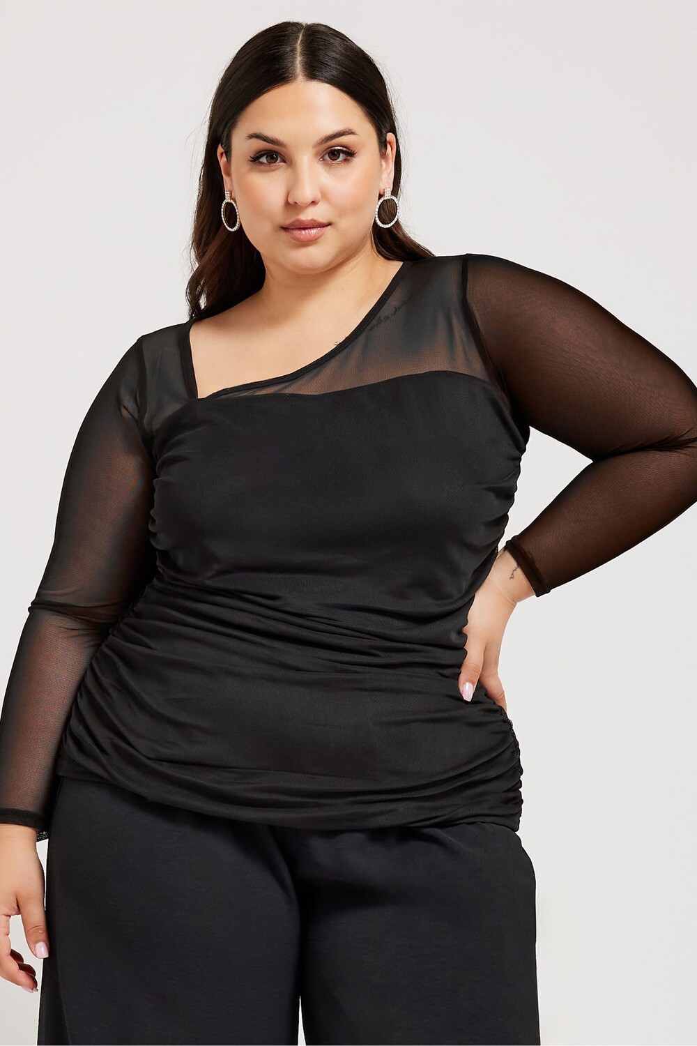 Топ London с асимметричным воротником Yours, черный
Топ London с асимметричным воротником Yours, черный