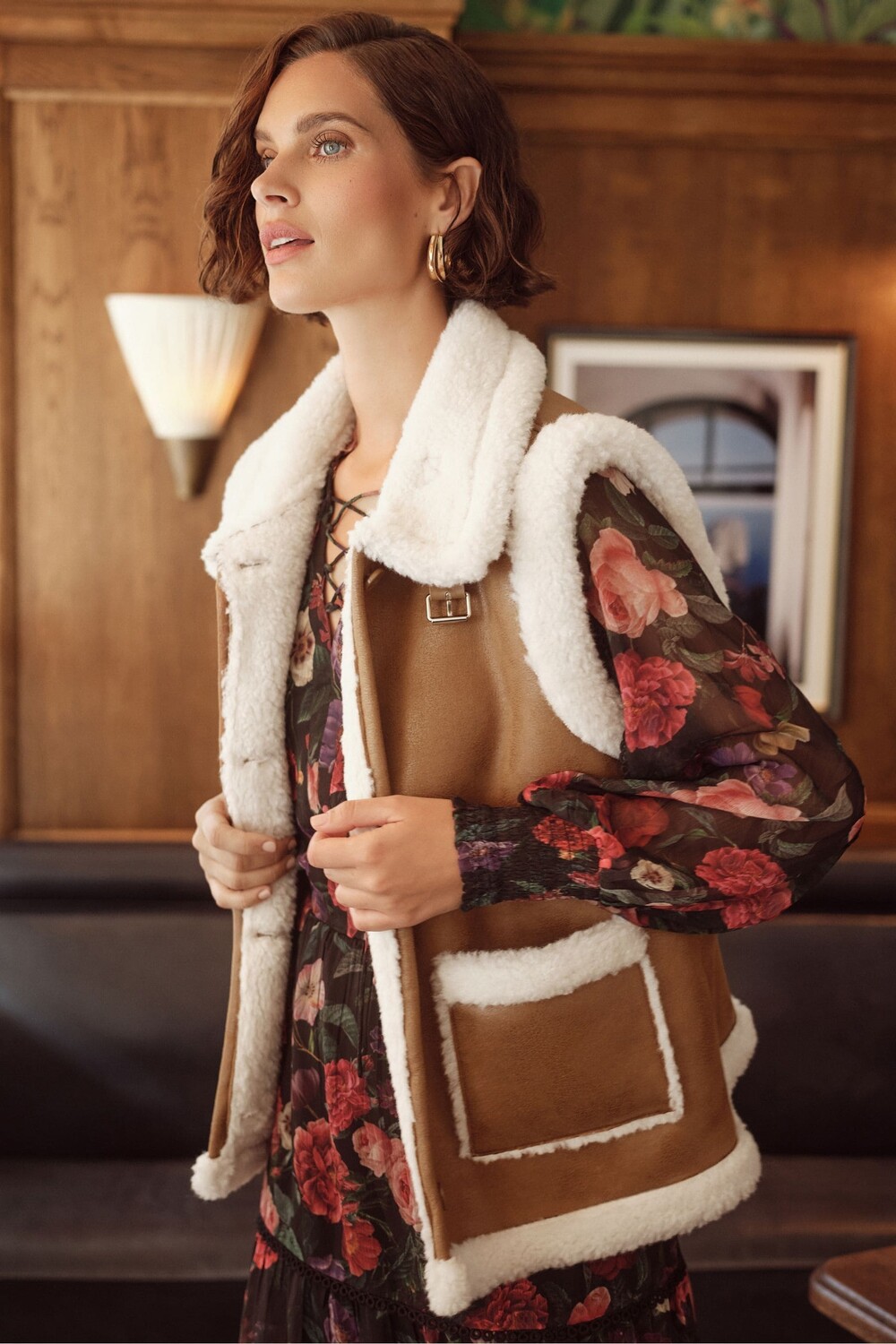 Жилет из искусственной замши и овчины Love & Roses, коричневый
Жилет из искусственной замши и овчины Love & Roses, коричневый