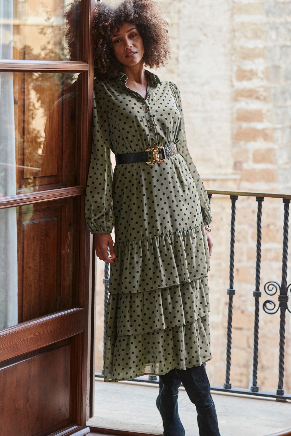 Платье рубашка цвета хаки с многоуровневым подолом и принтом в горошек Sosandar, зеленый
Платье рубашка цвета хаки с многоуровневым подолом и принтом в горошек Sosandar, зеленый