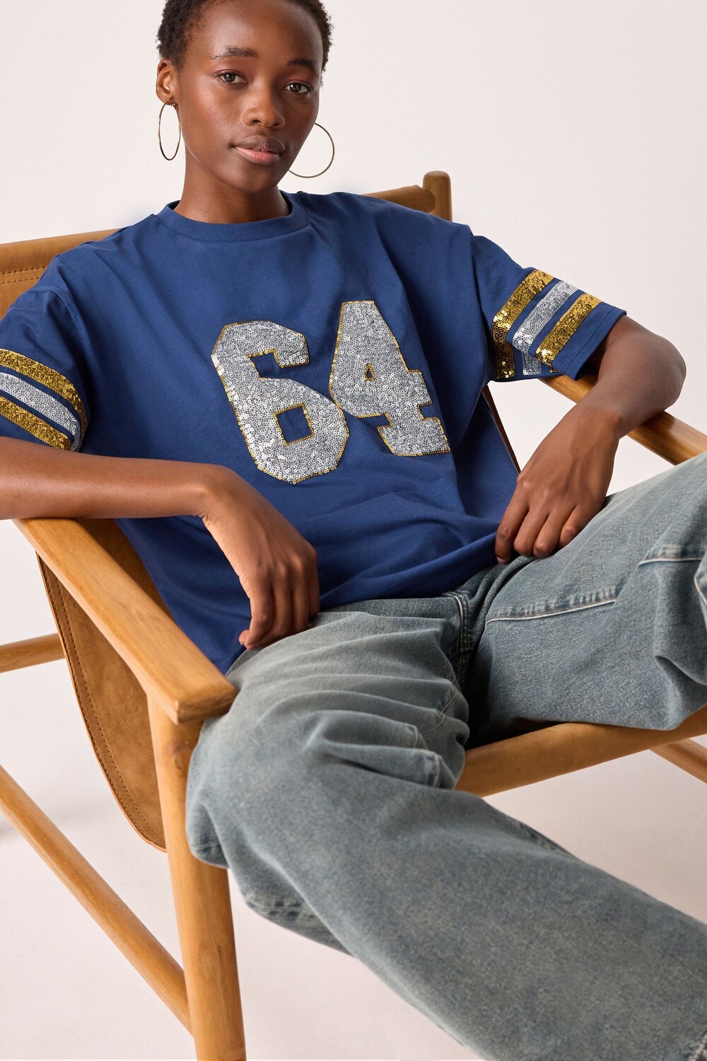 Футболка свободного кроя с университетской графикой из 100% хлопка с пайетками Next, синий
Футболка свободного кроя с университетской графикой из 100% хлопка с пайетками Next, синий