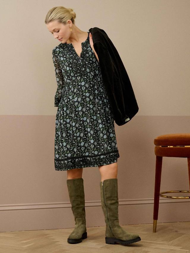 Платье из чистого шелка с цветочной вышивкой Brora, Black & Wedgewood
Платье из чистого шелка с цветочной вышивкой Brora, Black & Wedgewood