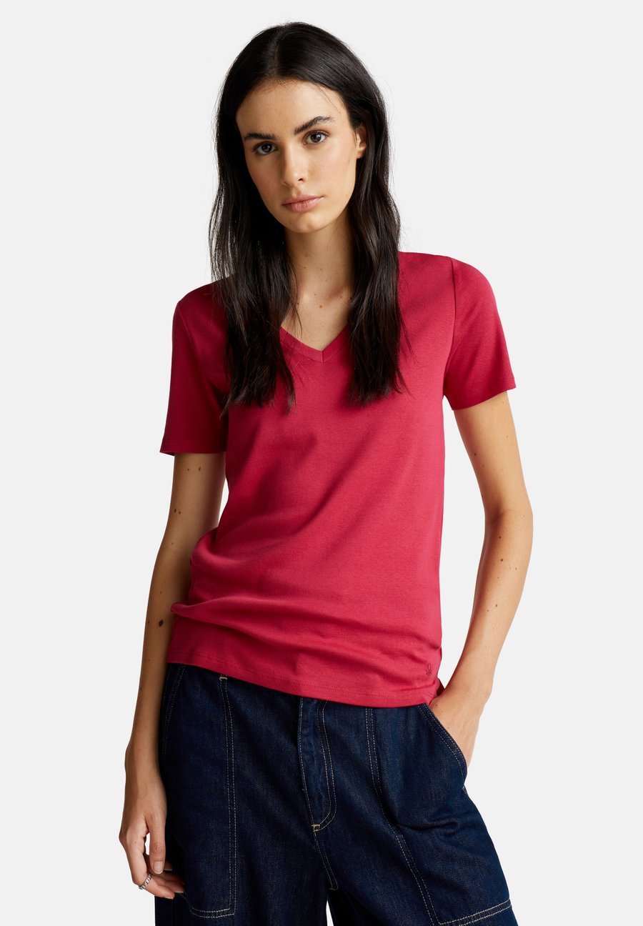 Футболка United Colors of Benetton WITH V-NECK, Red
Футболка United Colors of Benetton WITH V-NECK, Red