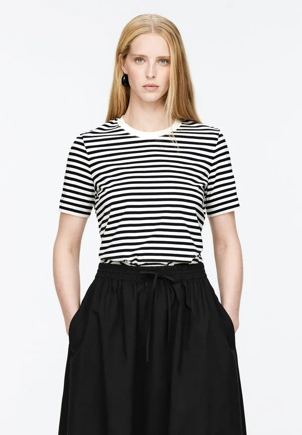 Футболка с фирменным принтом Arket, White/Dark Blue, Белый, Футболка с фирменным принтом Arket, White/Dark Blue
Футболка с фирменным принтом Arket, White/Dark Blue, Белый, Футболка с фирменным принтом Arket, White/Dark Blue