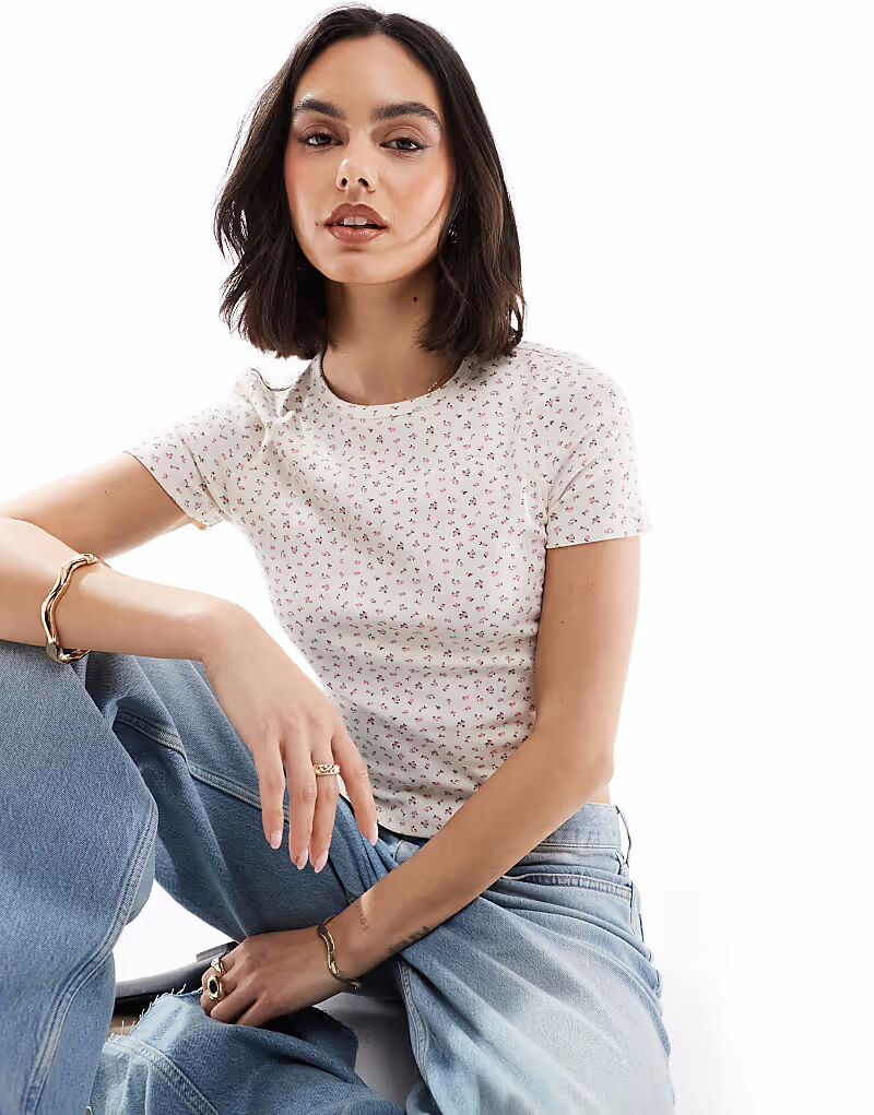 Футболка с мелким цветочным принтом кремового цвета New Look, Бежевый, Футболка с мелким цветочным принтом кремового цвета New Look
Футболка с мелким цветочным принтом кремового цвета New Look, Бежевый, Футболка с мелким цветочным принтом кремового цвета New Look