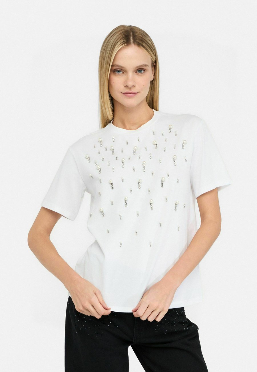 Футболка LIU JO WITH APPLIQUÉS, White, Белый, Футболка LIU JO WITH APPLIQUÉS, White
Футболка LIU JO WITH APPLIQUÉS, White, Белый, Футболка LIU JO WITH APPLIQUÉS, White