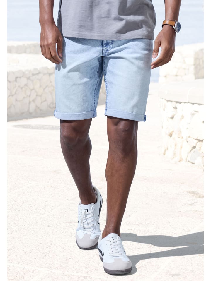 Джинсовые шорты из светло-голубого денима John Devin
Джинсовые шорты из светло-голубого денима John Devin