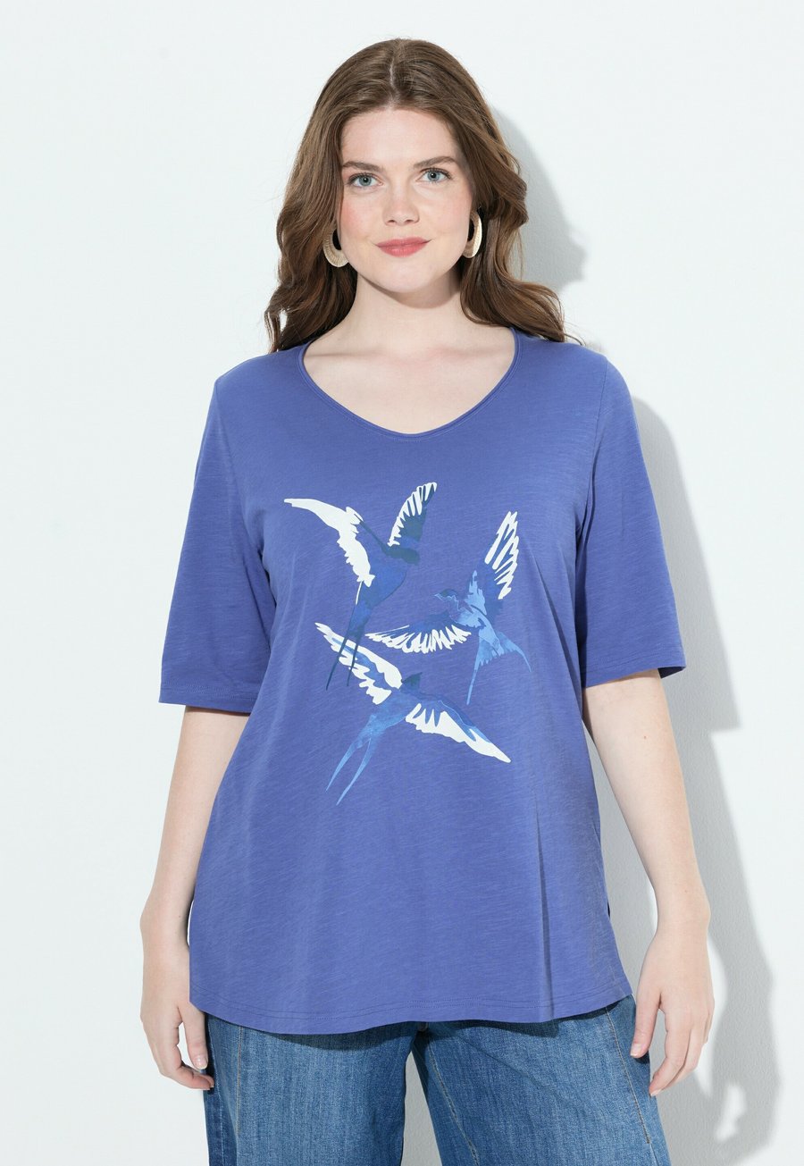 Футболка Ulla Popken SWALLOWTAIL GRAPHIC , Atlantic Blue/Blue, Синий, Футболка Ulla Popken SWALLOWTAIL GRAPHIC , Atlantic Blue/Blue
Футболка Ulla Popken SWALLOWTAIL GRAPHIC , Atlantic Blue/Blue, Синий, Футболка Ulla Popken SWALLOWTAIL GRAPHIC , Atlantic Blue/Blue