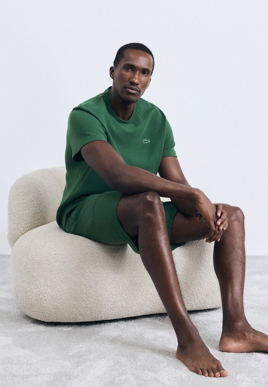 Пижамные брюки Lacoste LOUNGEWEAR SHORTS, Green
Пижамные брюки Lacoste LOUNGEWEAR SHORTS, Green