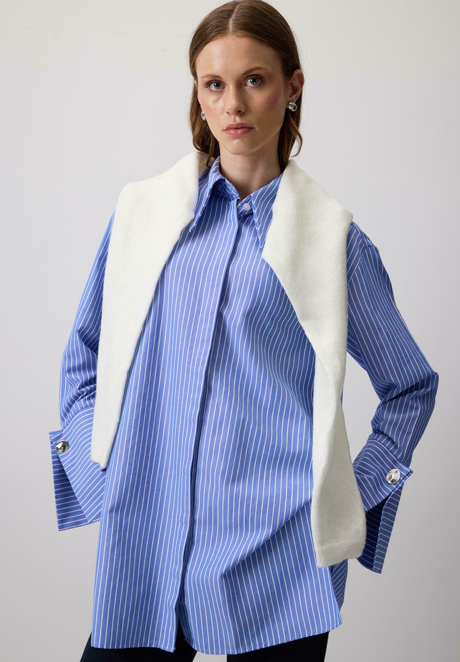 Блуза Touché Privé Button-down blouse, Blue
Блуза Touché Privé Button-down blouse, Blue