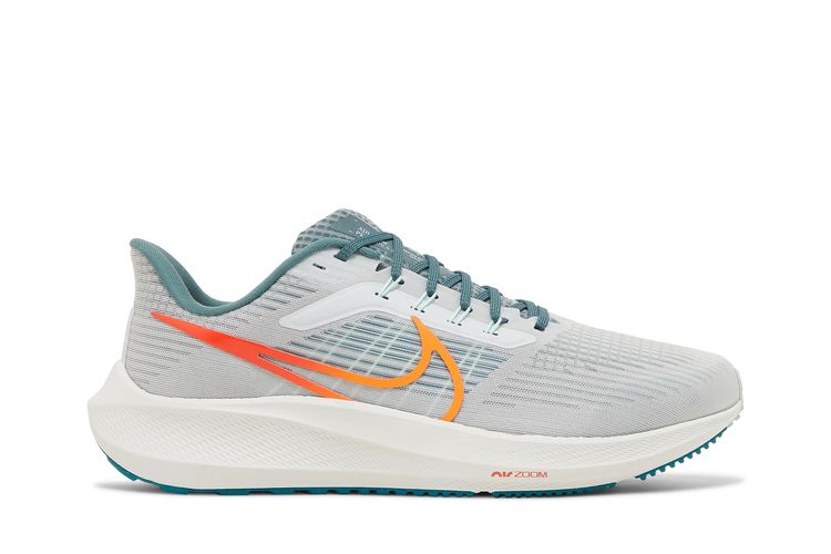 Кроссовки Air Zoom Pegasus 39 4E Wide 'Pure Platinum Total Orange', серый
Кроссовки Air Zoom Pegasus 39 4E Wide 'Pure Platinum Total Orange', серый