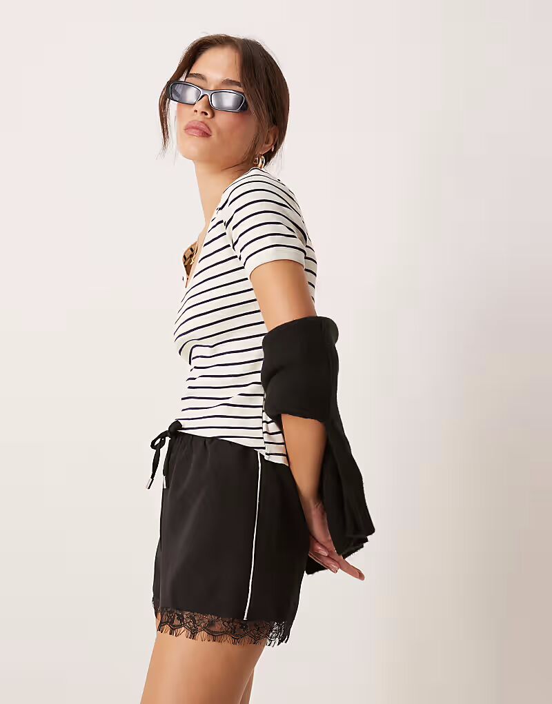 Укороченная детская футболка Mango с круглым вырезом в полоску белого цвета, Белый, Укороченная детская футболка Mango с круглым вырезом в полоску белого цвета
Укороченная детская футболка Mango с круглым вырезом в полоску белого цвета, Белый, Укороченная детская футболка Mango с круглым вырезом в полоску белого цвета