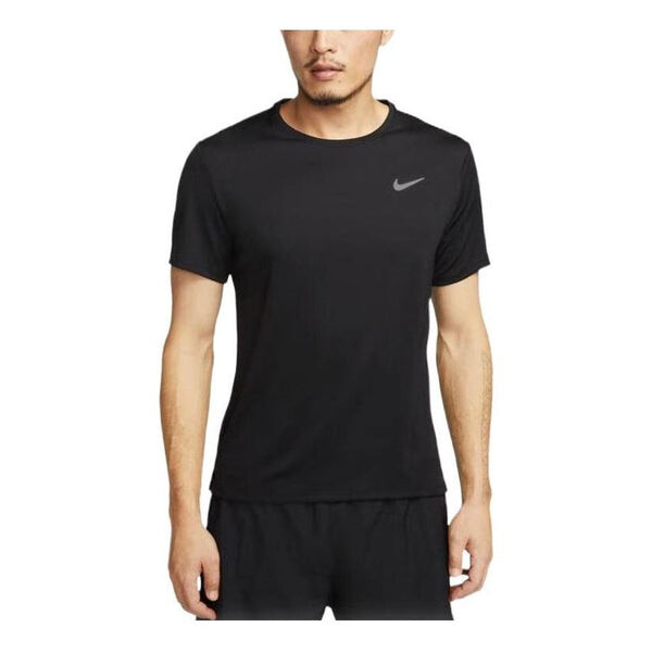 Футболка NIKE DRI-FIT UV MILER MEN'S SHORT-SLEEVE RUNNING TOP 'Black', черный 
Футболка NIKE DRI-FIT UV MILER MEN'S SHORT-SLEEVE RUNNING TOP 'Black', черный