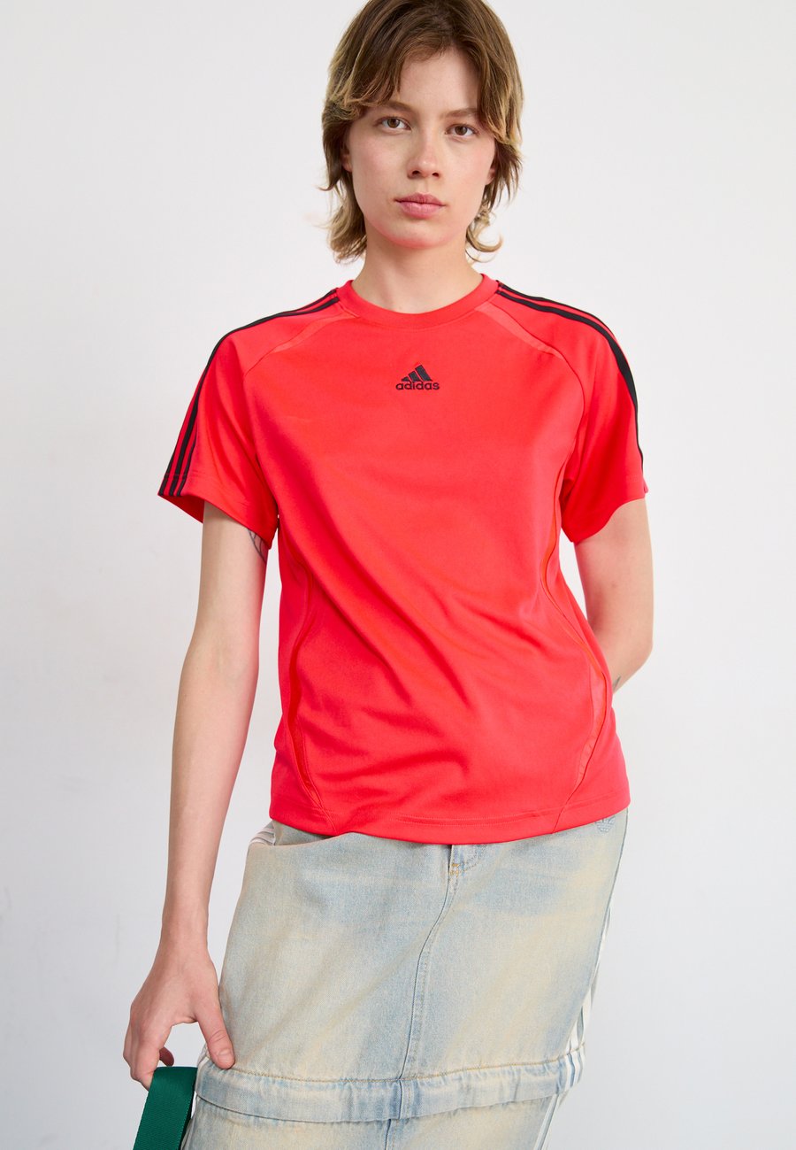 Футболка Adidas Originals TEAMGEIST TEE, Lucid Red/Black/Red, Черный, Футболка Adidas Originals TEAMGEIST TEE, Lucid Red/Black/Red
Футболка Adidas Originals TEAMGEIST TEE, Lucid Red/Black/Red, Черный, Футболка Adidas Originals TEAMGEIST TEE, Lucid Red/Black/Red