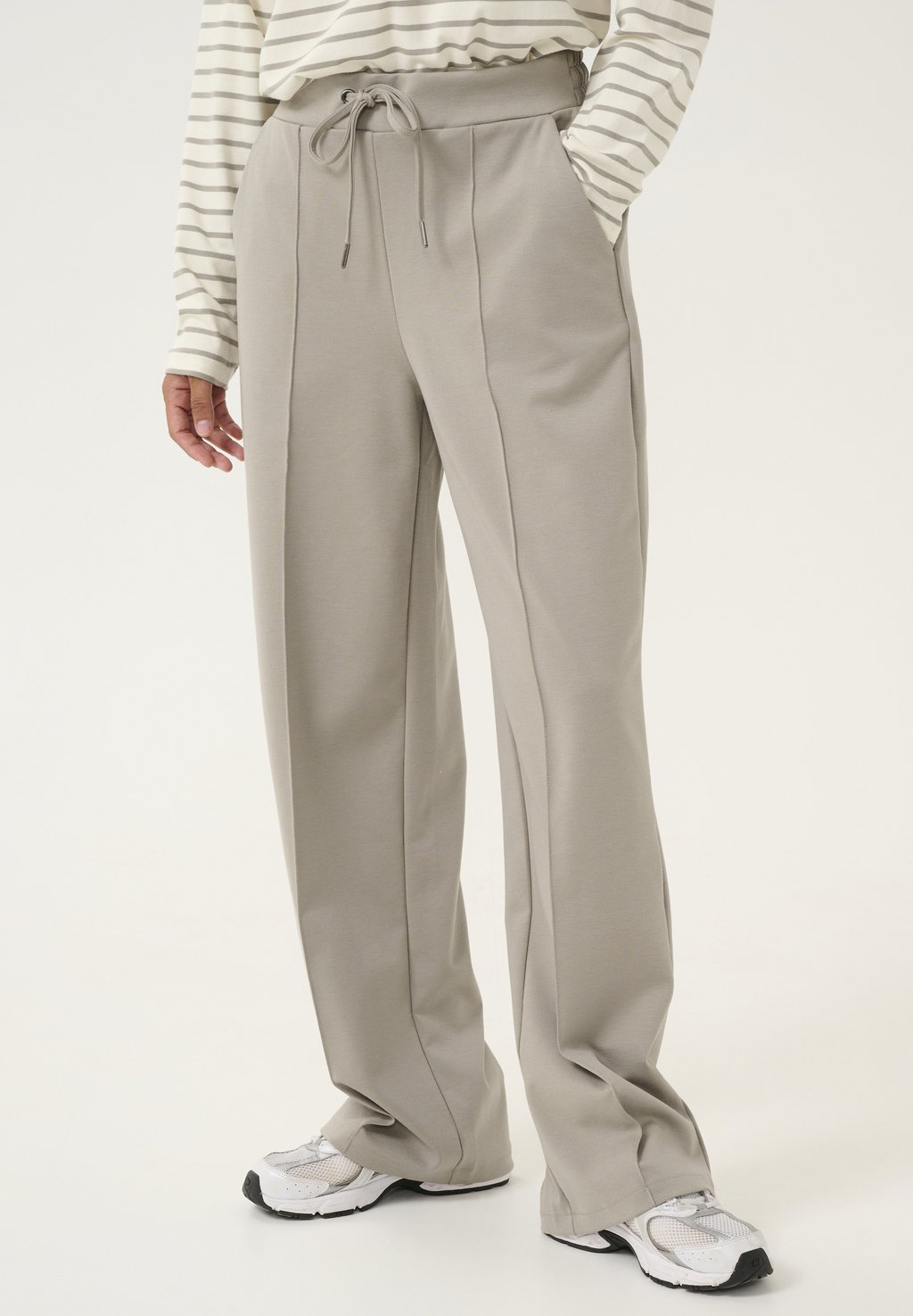 Брюки KAJENNY Kaffe, светло-серый
Брюки KAJENNY Kaffe, светло-серый