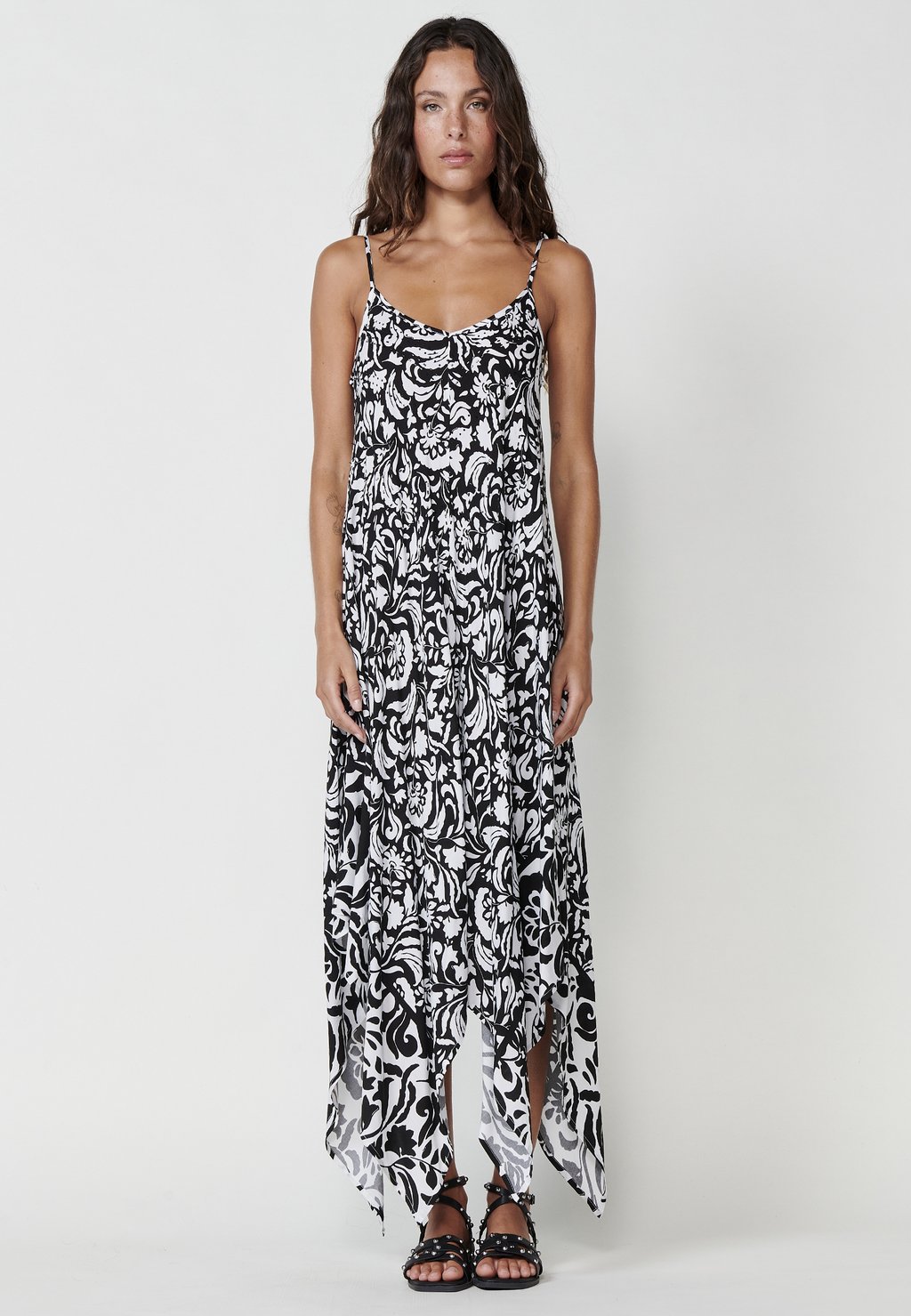 Длинное платье Koroshi, черный
Длинное платье Koroshi, черный