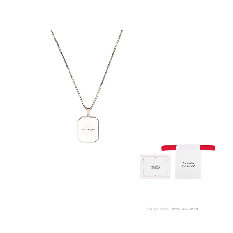 Колье с гравированной табличкой с логотипом Alexander Mcqueen, серебро
Колье с гравированной табличкой с логотипом Alexander Mcqueen, серебро