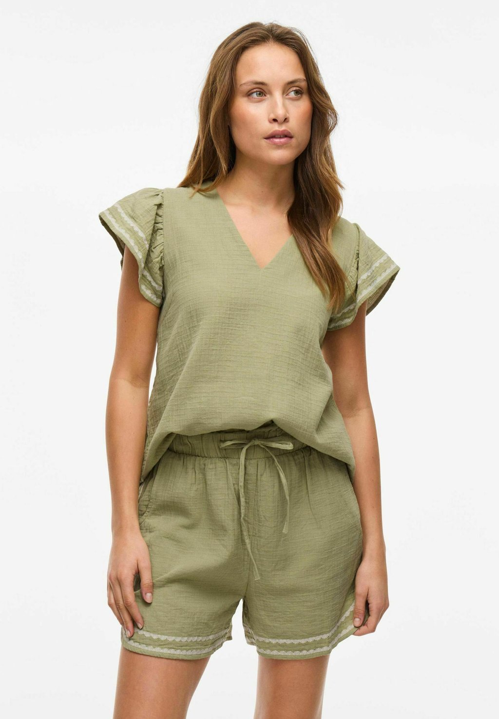 Блуза MIT KURZEN ÄRMELN VITOVAN V-AUSSCHNITT VILA, светло-зеленый 
Блуза MIT KURZEN ÄRMELN VITOVAN V-AUSSCHNITT VILA, светло-зеленый