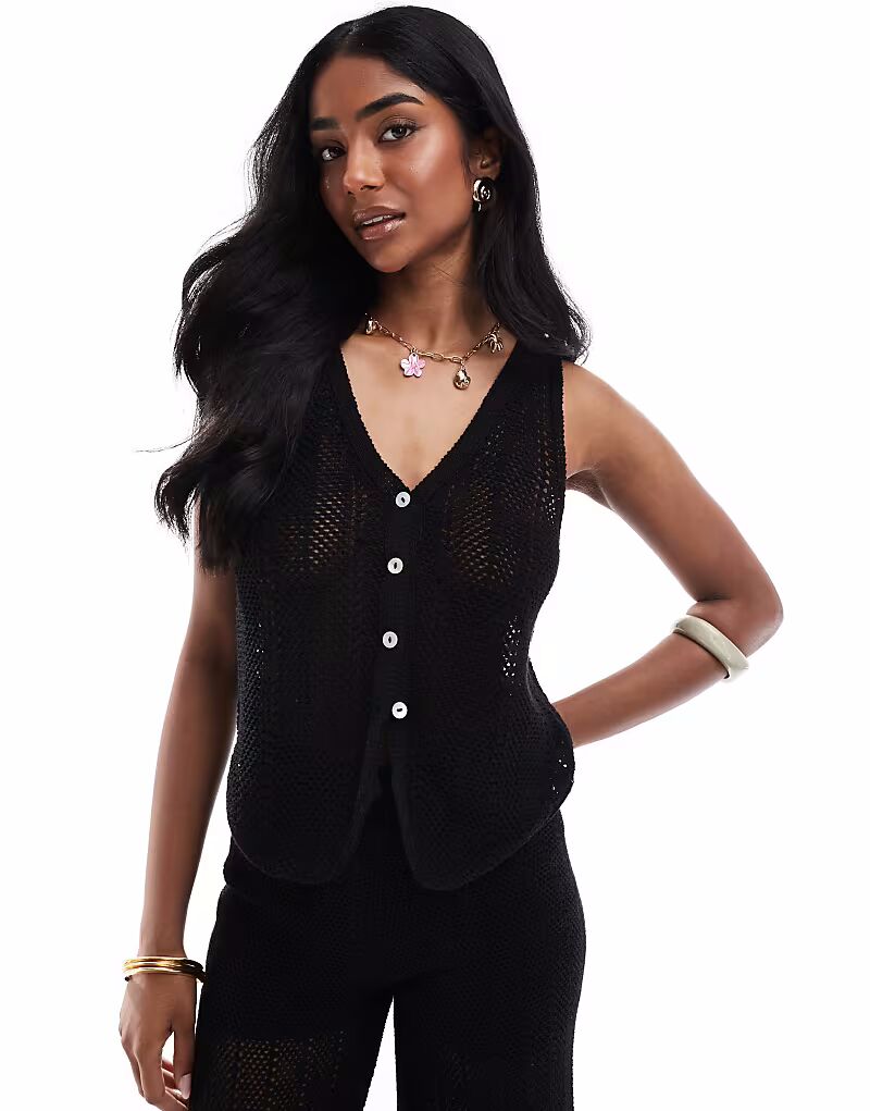 Вязаный крючком топ с завязками черного цвета Pull&Bear
Вязаный крючком топ с завязками черного цвета Pull&Bear