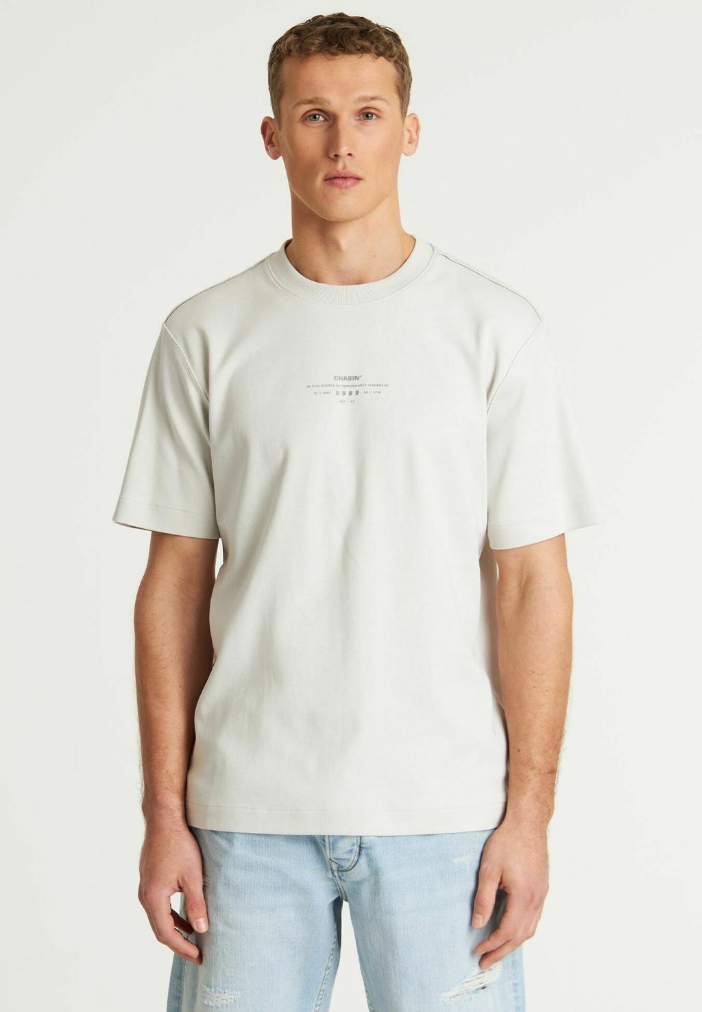 Футболка с принтом DOT CHASIN', светло-серый
Футболка с принтом DOT CHASIN', светло-серый