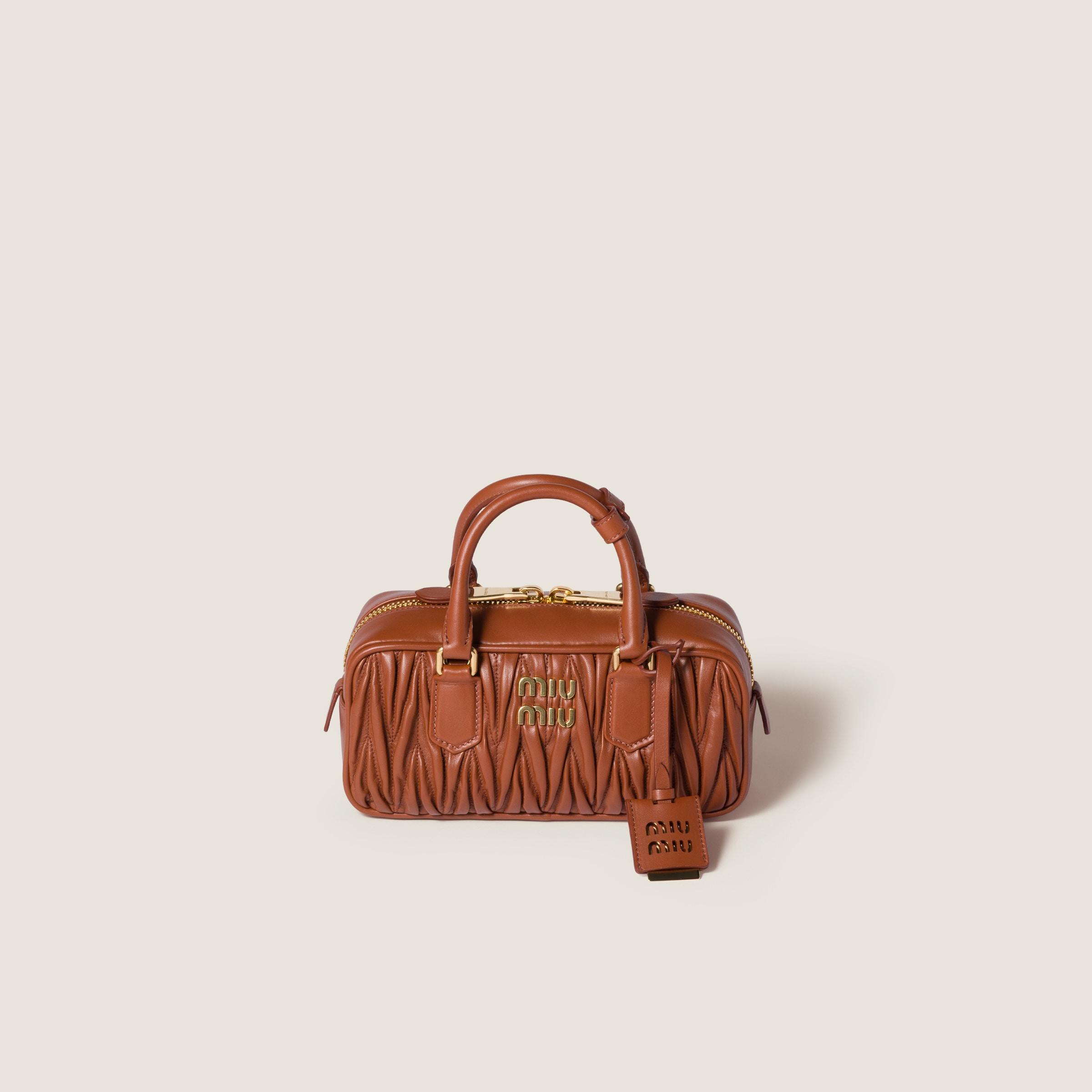Сумка arcadie из мателассé из наппы MIU MIU, ржавчина
Сумка arcadie из мателассé из наппы MIU MIU, ржавчина