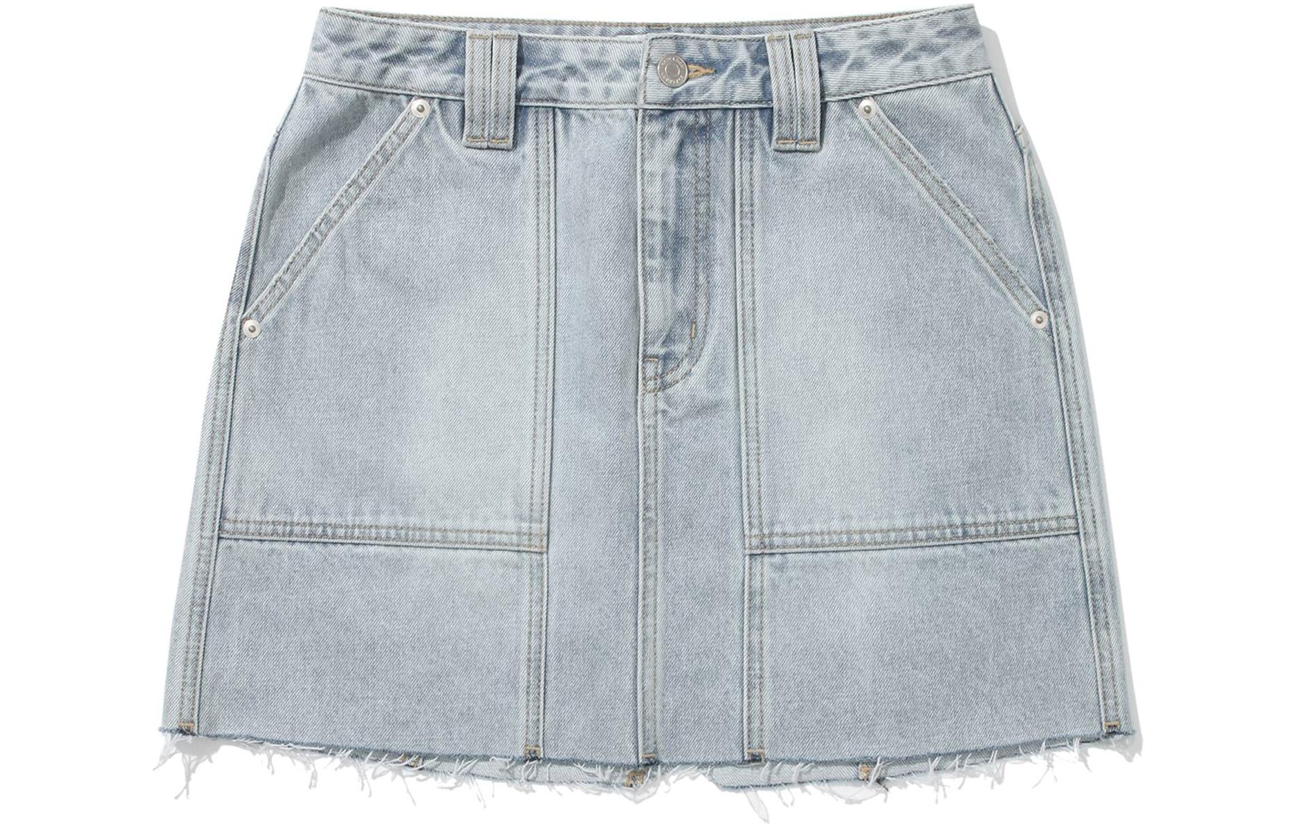 COVERNAT Джинсовая короткая юбка SS24 для женщин светло-голубой
COVERNAT Джинсовая короткая юбка SS24 для женщин светло-голубой