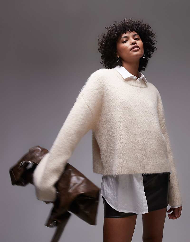 Topshop – Ultimate – Пушистый вязаный свитер цвета слоновой кости =f свободного кроя
Topshop – Ultimate – Пушистый вязаный свитер цвета слоновой кости =f свободного кроя