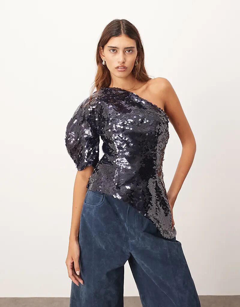 ARRANGE скульптурный топ на одно плечо с пайетками в темно-синем цвете
ARRANGE скульптурный топ на одно плечо с пайетками в темно-синем цвете