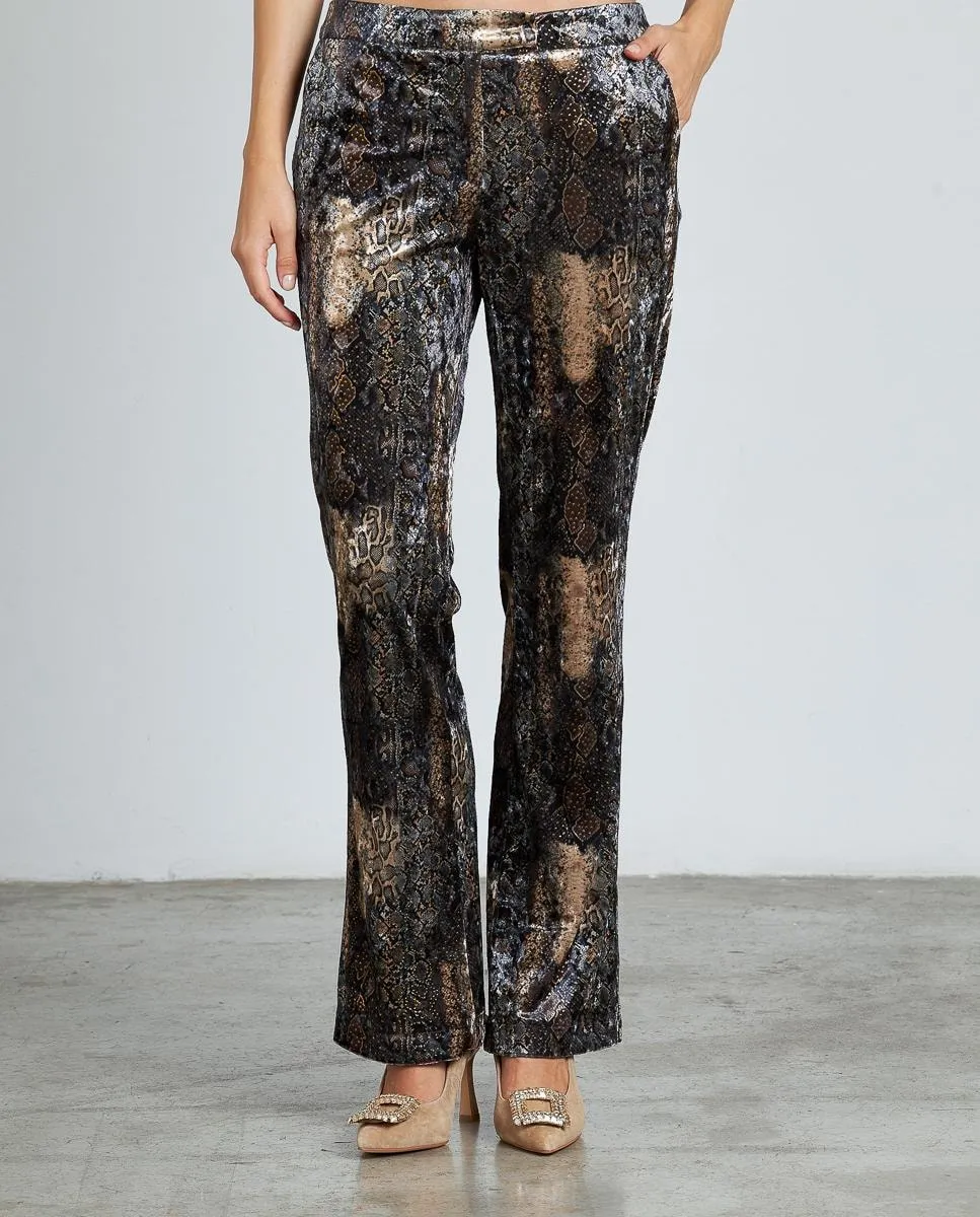 Женские прямые брюки с эффектом змеи на бархате Alma en Pena, принт
Женские прямые брюки с эффектом змеи на бархате Alma en Pena, принт