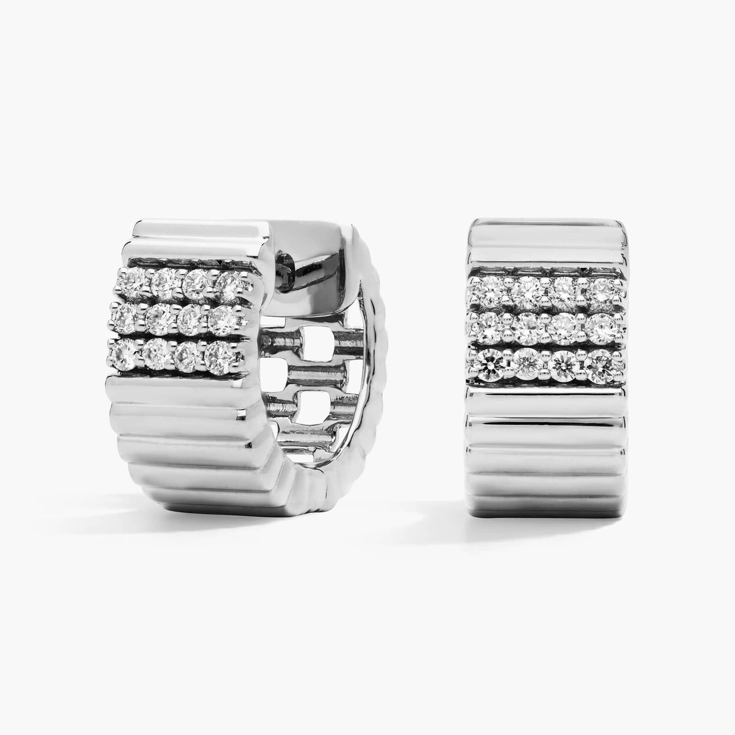 3-рядные плиссированные серьги Huggies из 14-каратного белого золота (1/4 карата) Blue Nile
3-рядные плиссированные серьги Huggies из 14-каратного белого золота (1/4 карата) Blue Nile