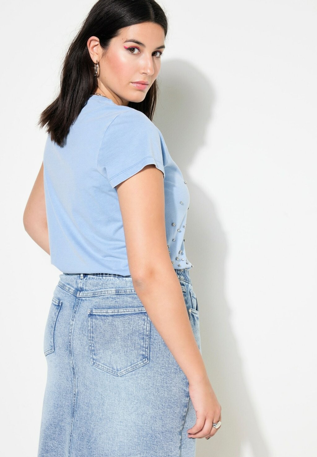 Футболка с принтом CLASSIC SHAPE VINTAGE LOOK STRASS Studio Untold, синий деним
Футболка с принтом CLASSIC SHAPE VINTAGE LOOK STRASS Studio Untold, синий деним