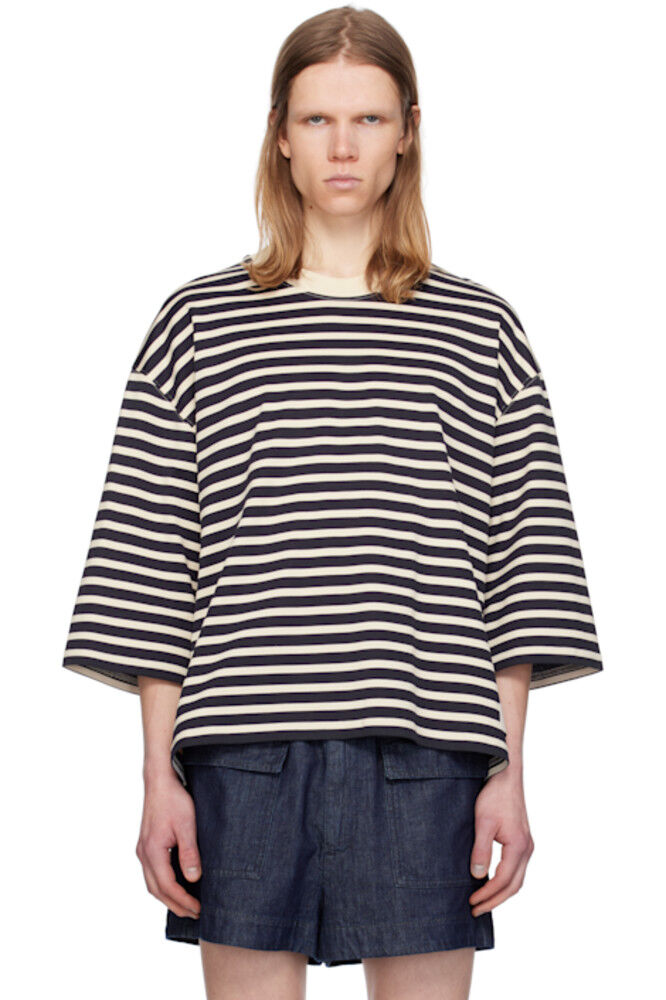 Свободная полосатая футболка цвета морской волны и кремового цвета AMI Paris
Свободная полосатая футболка цвета морской волны и кремового цвета AMI Paris