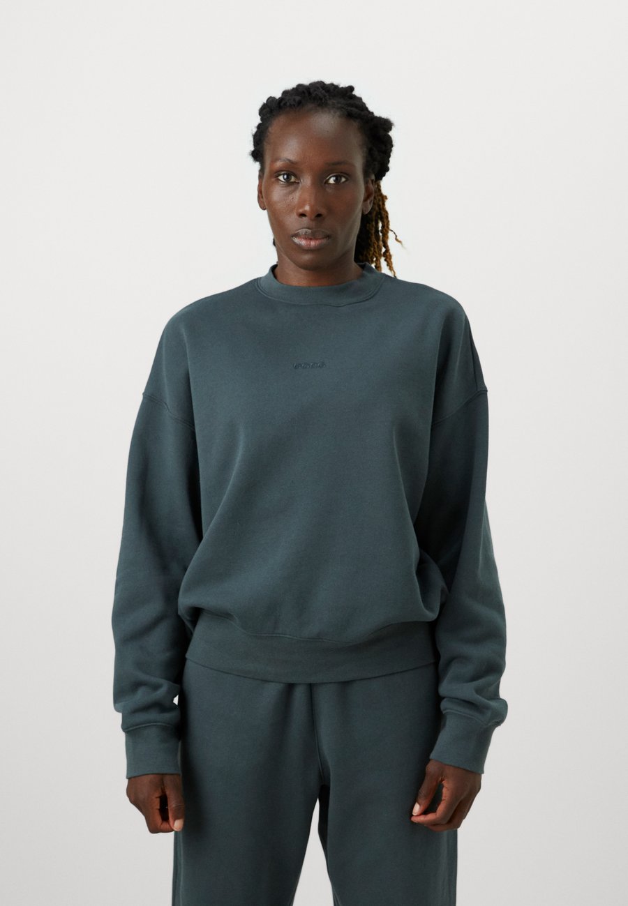 Толстовка Björn Borg STUDIO OVERSIZED, Urban Chic/Mottled Teal
Толстовка Björn Borg STUDIO OVERSIZED, Urban Chic/Mottled Teal