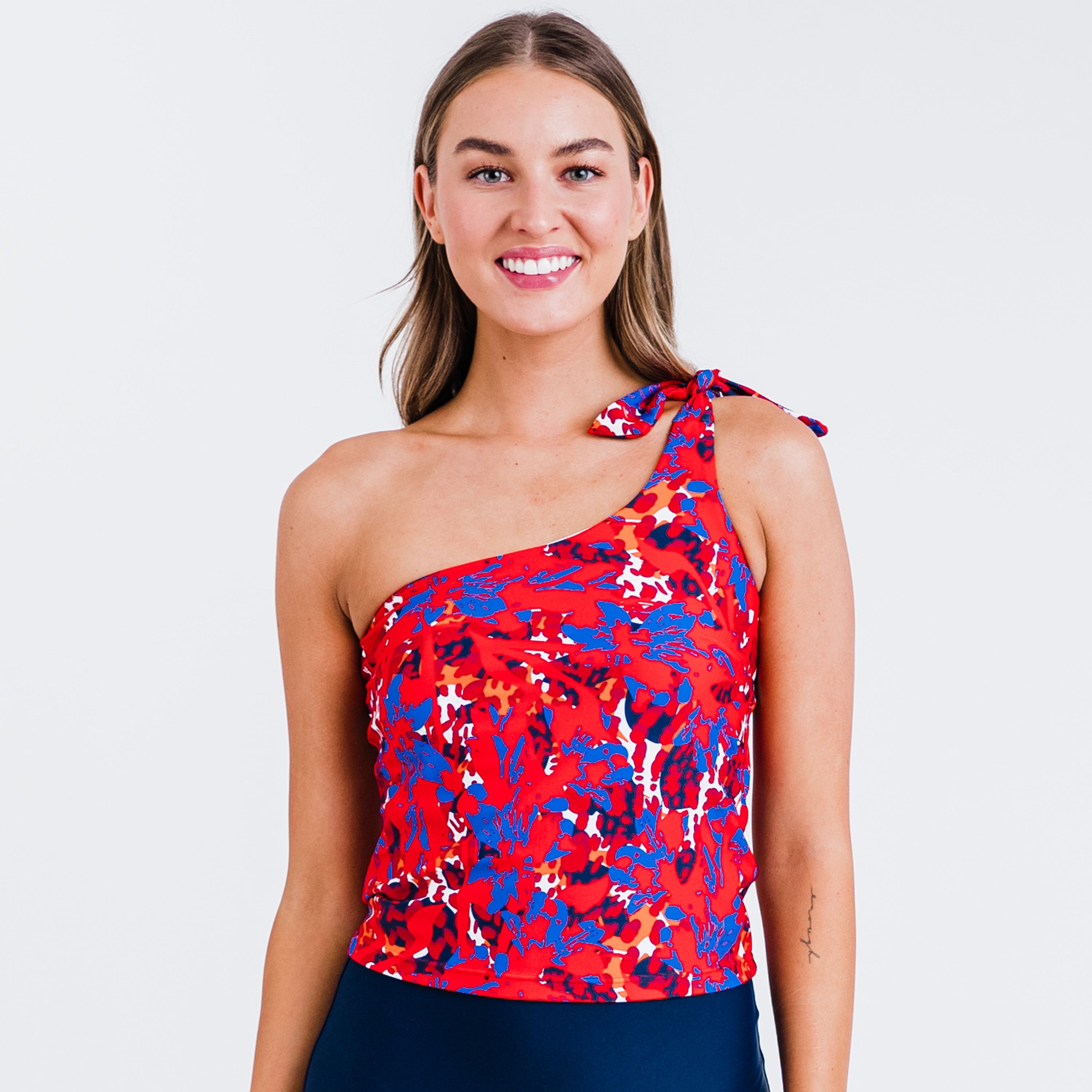 Женский укороченный топ для плавания Layla на одно плечо со встроенным бюстгальтером Calypsa, цвет red resort
Женский укороченный топ для плавания Layla на одно плечо со встроенным бюстгальтером Calypsa, цвет red resort