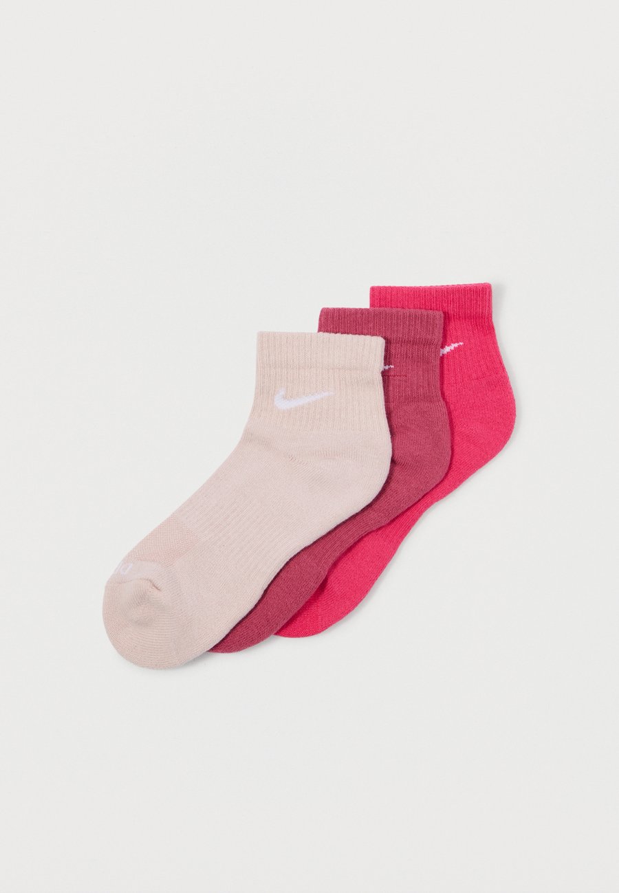 Носки Nike Performance EVERYDAY PLUS CUSHIONED ANKLE 3 PACK UNISEX , Sweet Beet/Silt Red/Rush Pink/Mottled Purple
Носки Nike Performance EVERYDAY PLUS CUSHIONED ANKLE 3 PACK UNISEX , Sweet Beet/Silt Red/Rush Pink/Mottled Purple